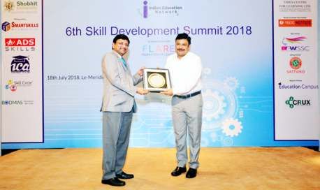 MD & CEO Pawan Agrawal receiving the Best Vocational Training Provider award, 2018